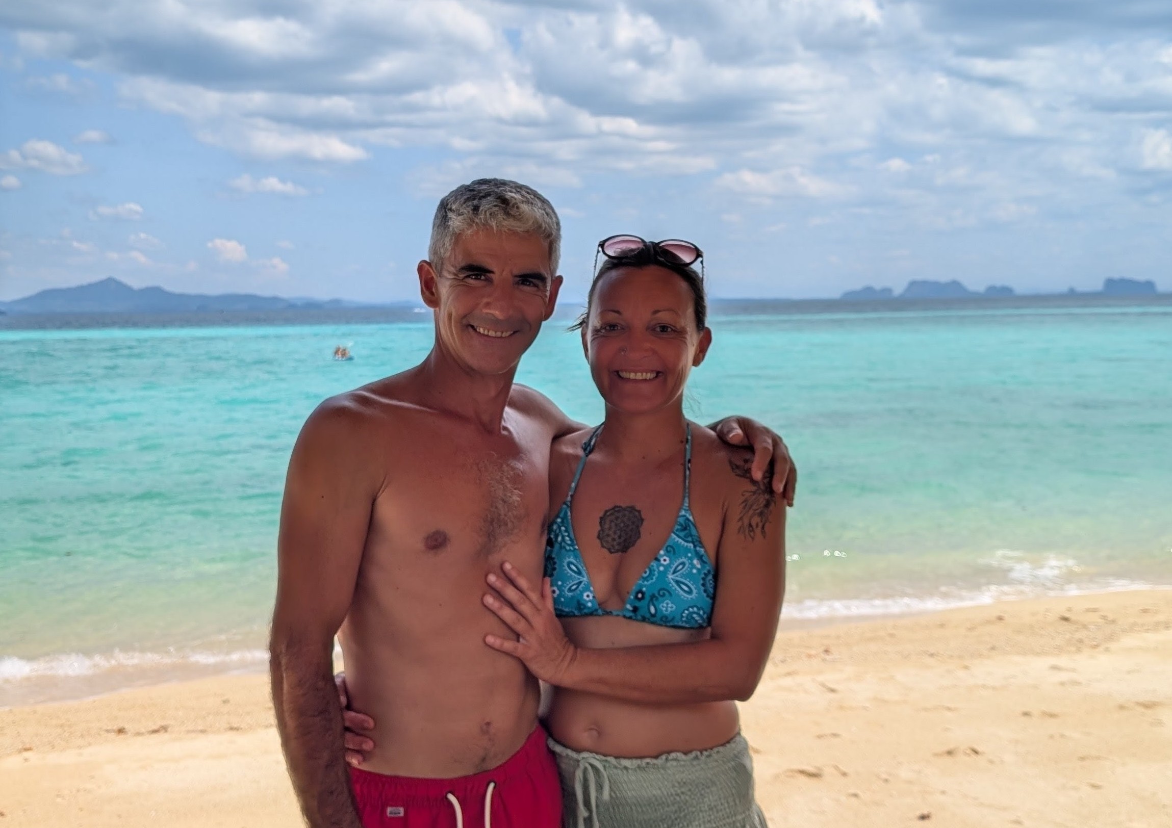 Delphine Guinot et Cédric retraite yoga ayurveda thaïlande koh ngai