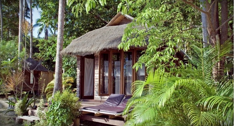 cottage en bois dans la nature koh ngai thailande retraite yoga ayurveda