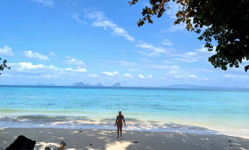 plage koh ngai thailande retraite yoga ayurveda presence nature