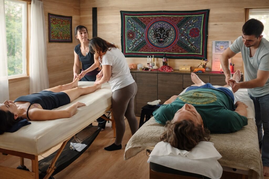 Stage de massage ayurvédique à Albi – pratique entre élèves
